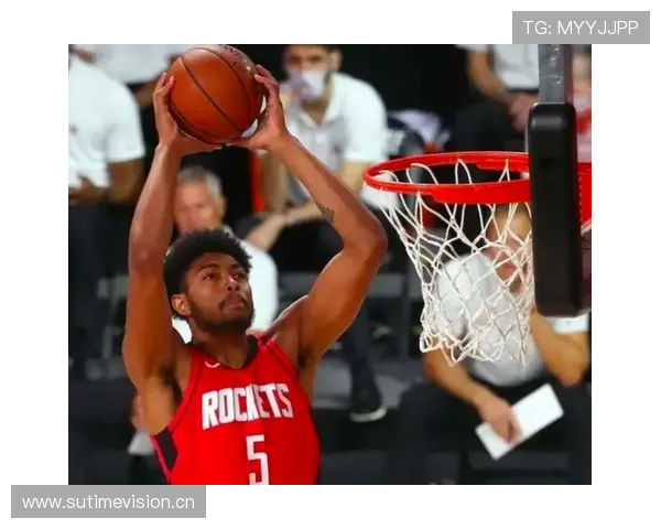 乔丹·汤普森训练完直接去超市抢最后一盒打折牛排