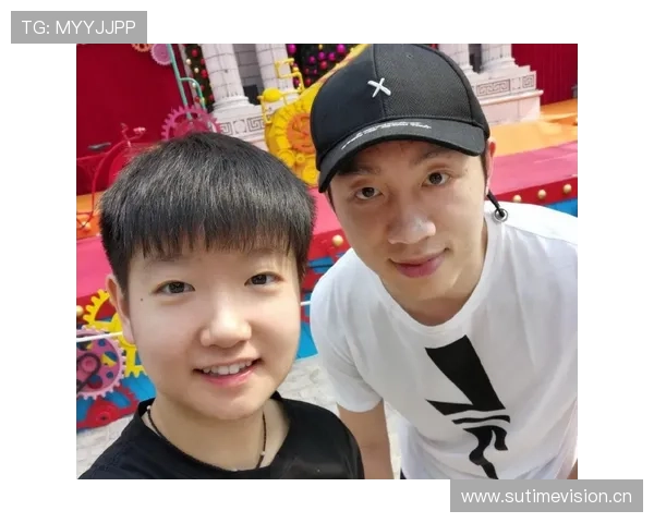 刷到许昕拎着塑料袋逛菜市场的图，回家车位那档次把我笑抽